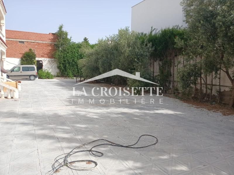 Villa S+8 avec deux niveaux séparés à La Soukra